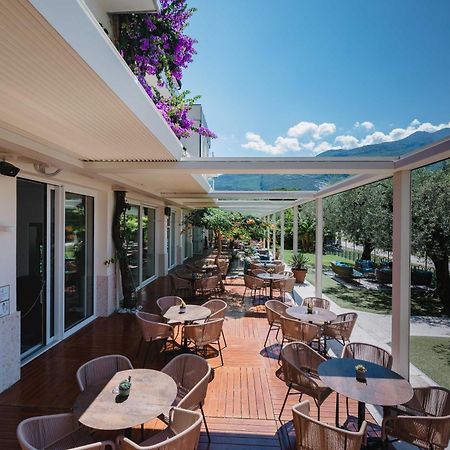 Hotel Baia Azzurra - Lake Front 토르볼레 외부 사진