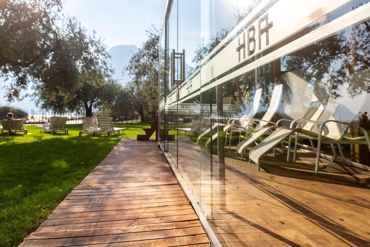 Hotel Baia Azzurra - Lake Front 토르볼레 외부 사진