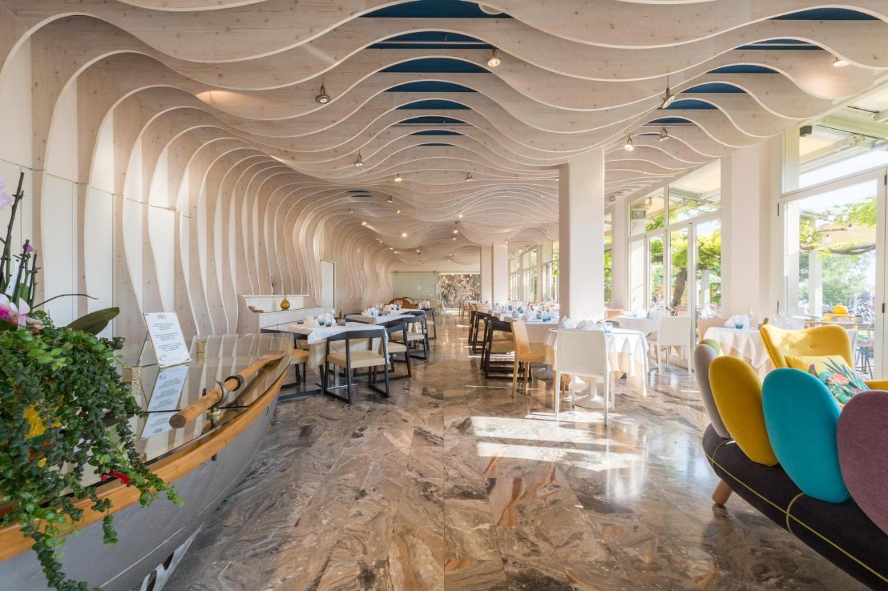 Hotel Baia Azzurra - Lake Front 토르볼레 외부 사진