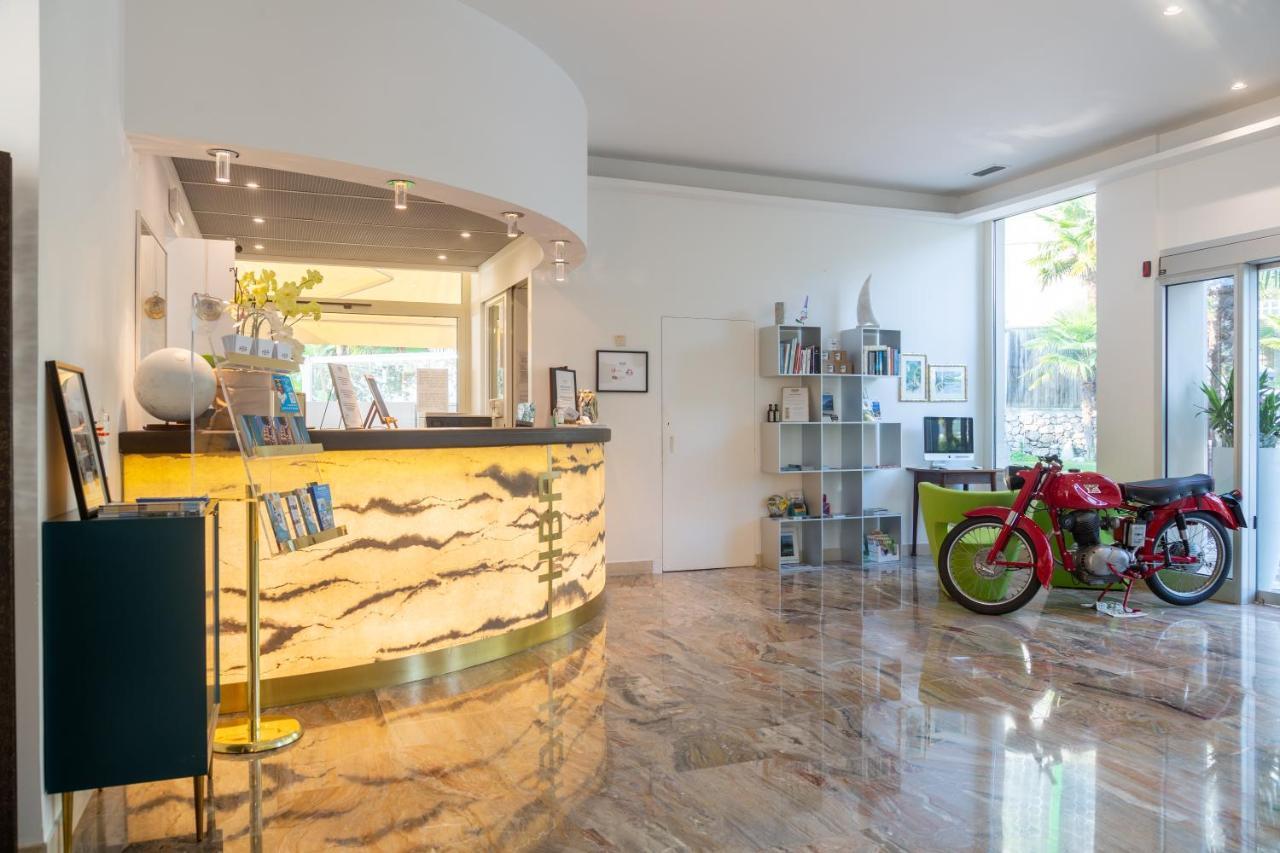 Hotel Baia Azzurra - Lake Front 토르볼레 외부 사진