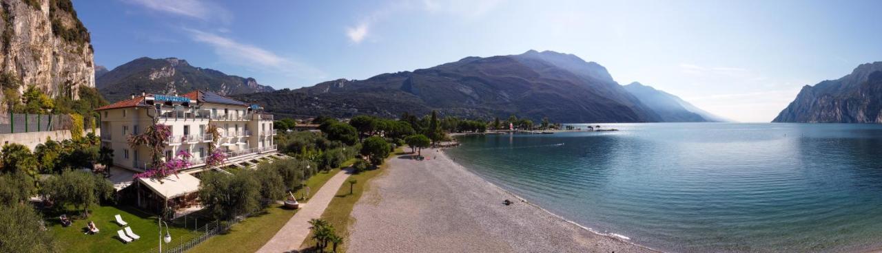 Hotel Baia Azzurra - Lake Front 토르볼레 외부 사진