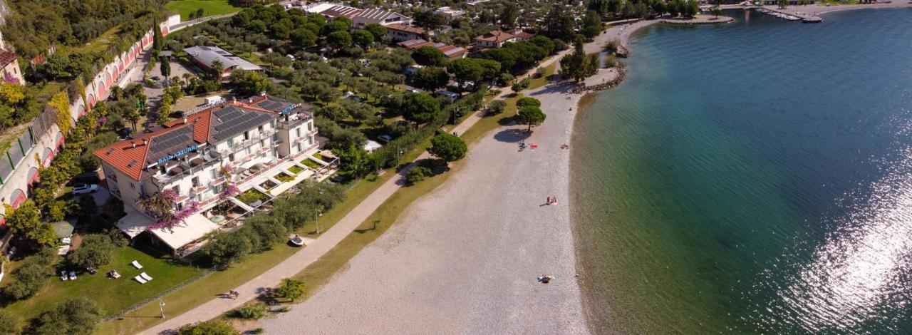 Hotel Baia Azzurra - Lake Front 토르볼레 외부 사진