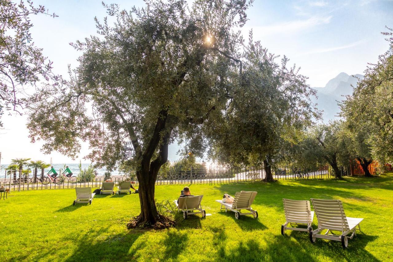 Hotel Baia Azzurra - Lake Front 토르볼레 외부 사진