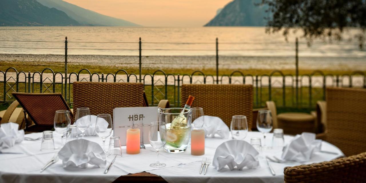 Hotel Baia Azzurra - Lake Front 토르볼레 외부 사진