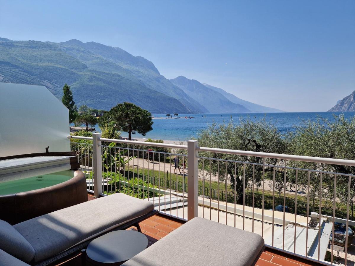 Hotel Baia Azzurra - Lake Front 토르볼레 외부 사진
