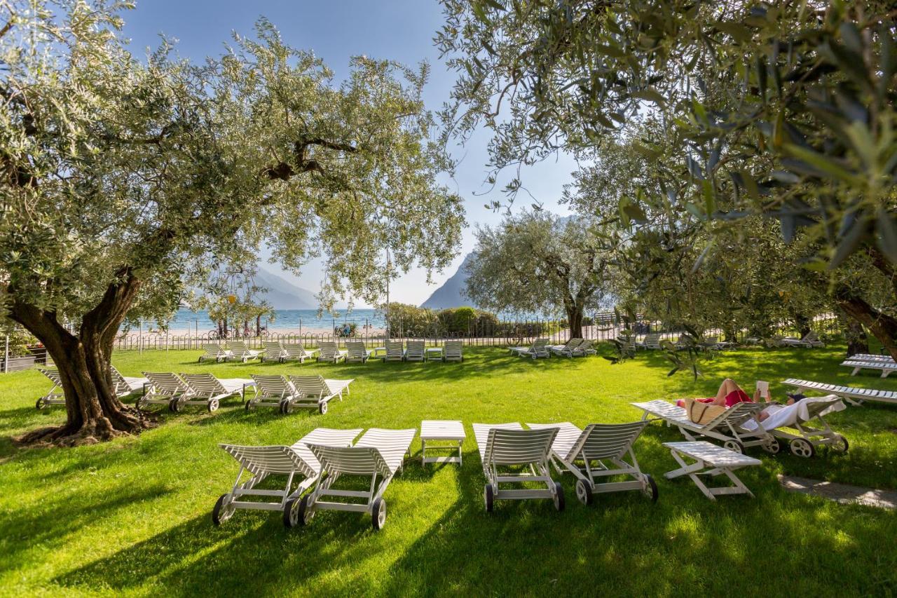 Hotel Baia Azzurra - Lake Front 토르볼레 외부 사진