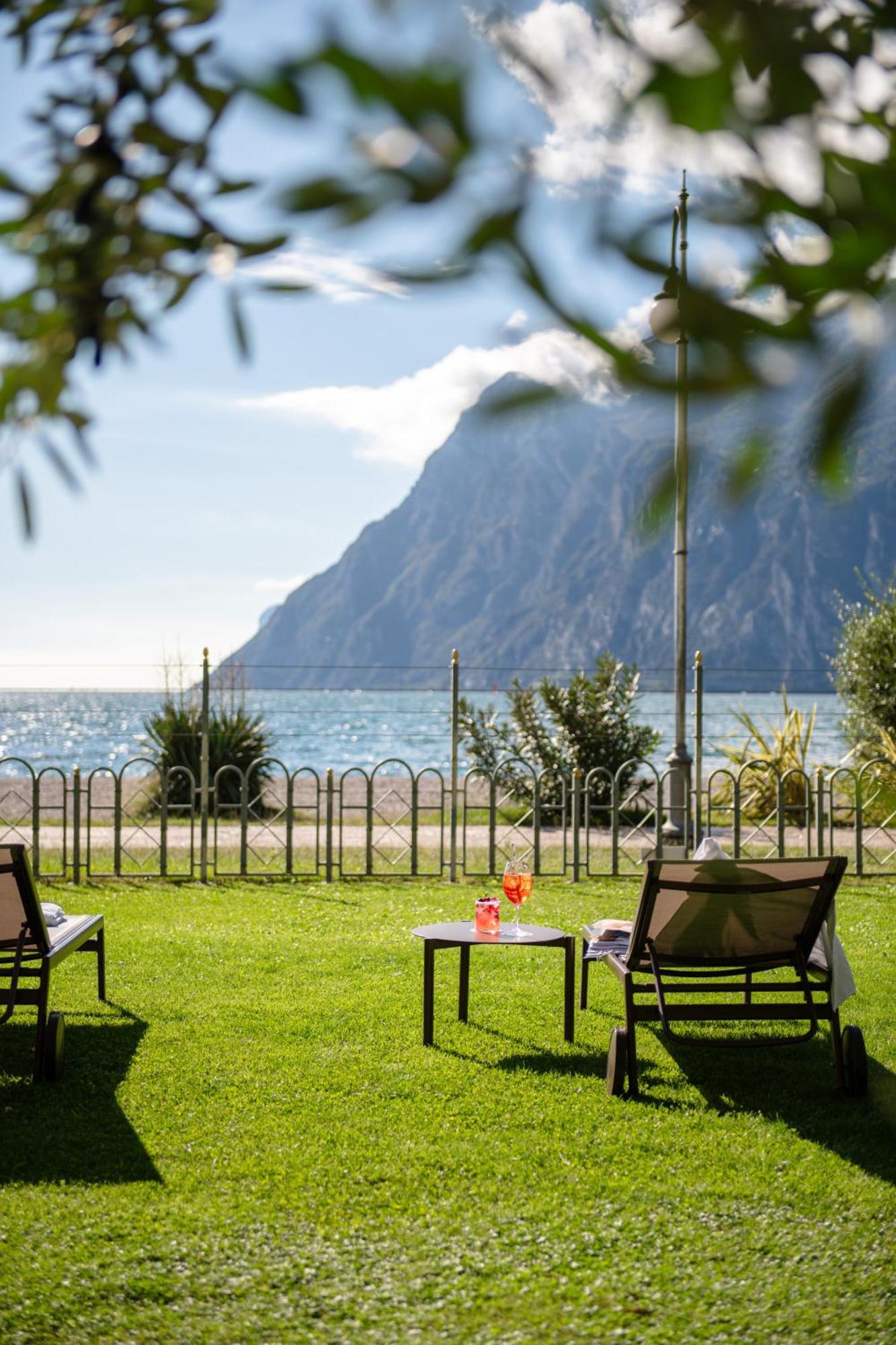 Hotel Baia Azzurra - Lake Front 토르볼레 외부 사진