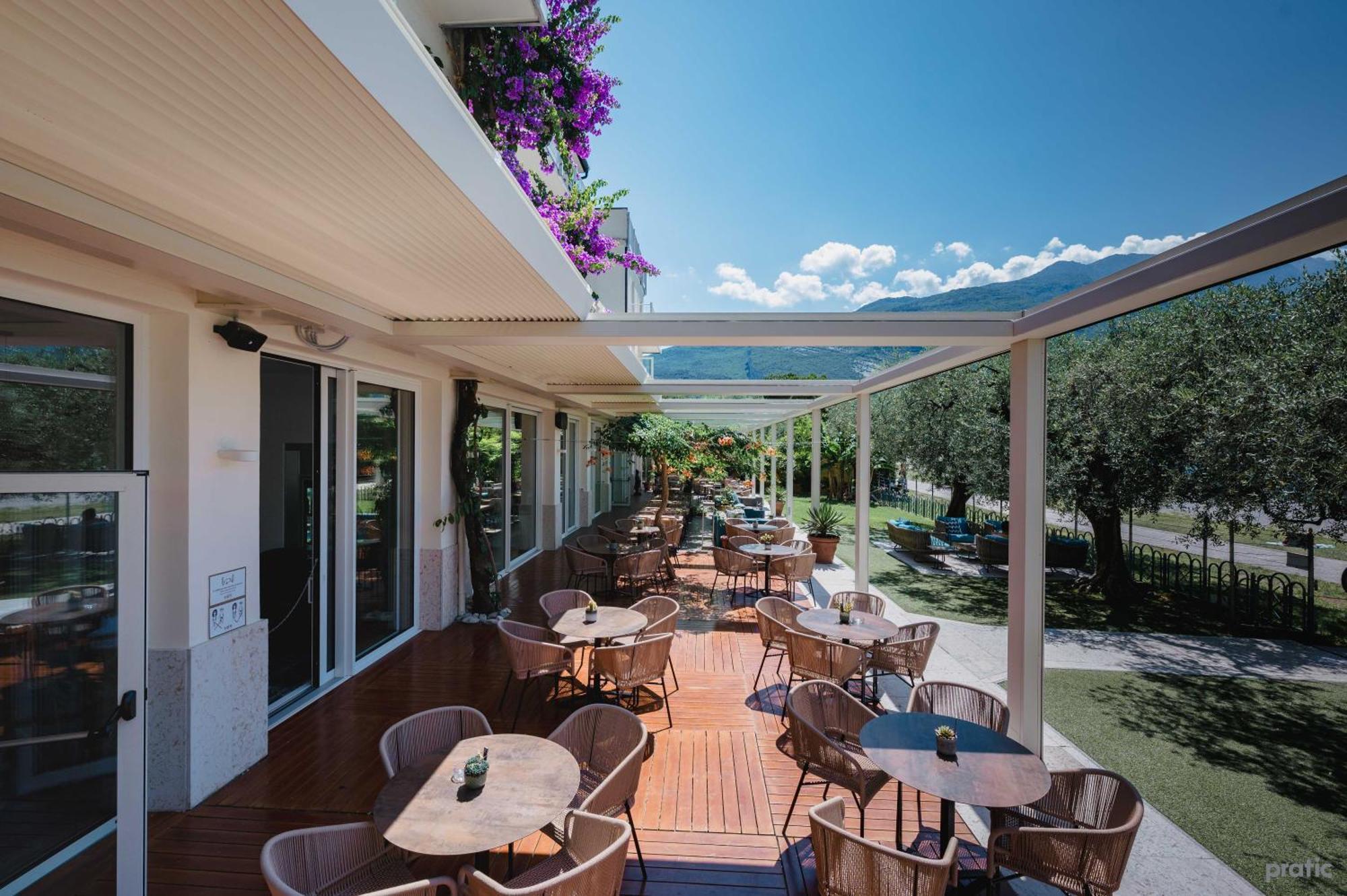 Hotel Baia Azzurra - Lake Front 토르볼레 외부 사진