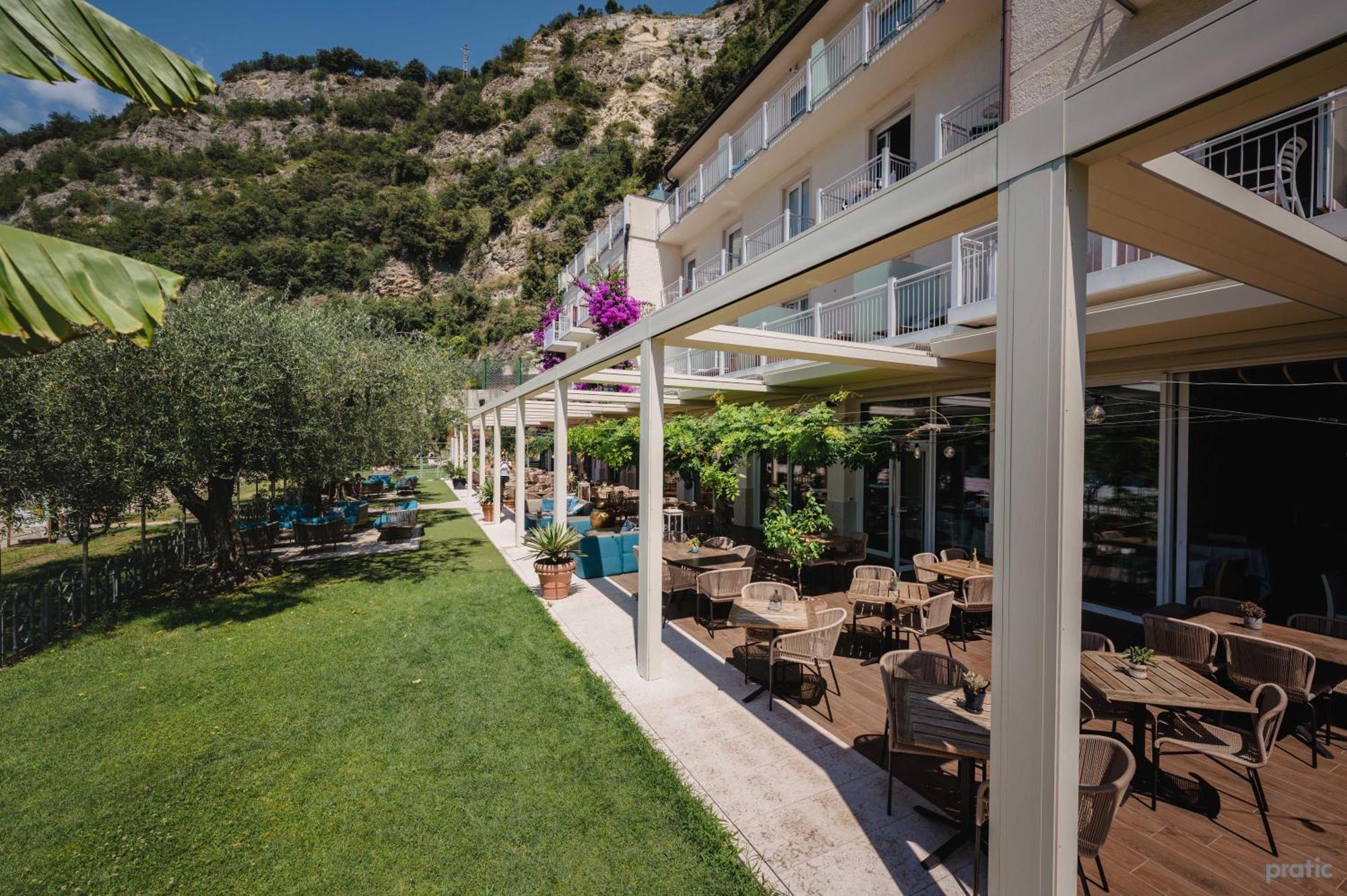 Hotel Baia Azzurra - Lake Front 토르볼레 외부 사진