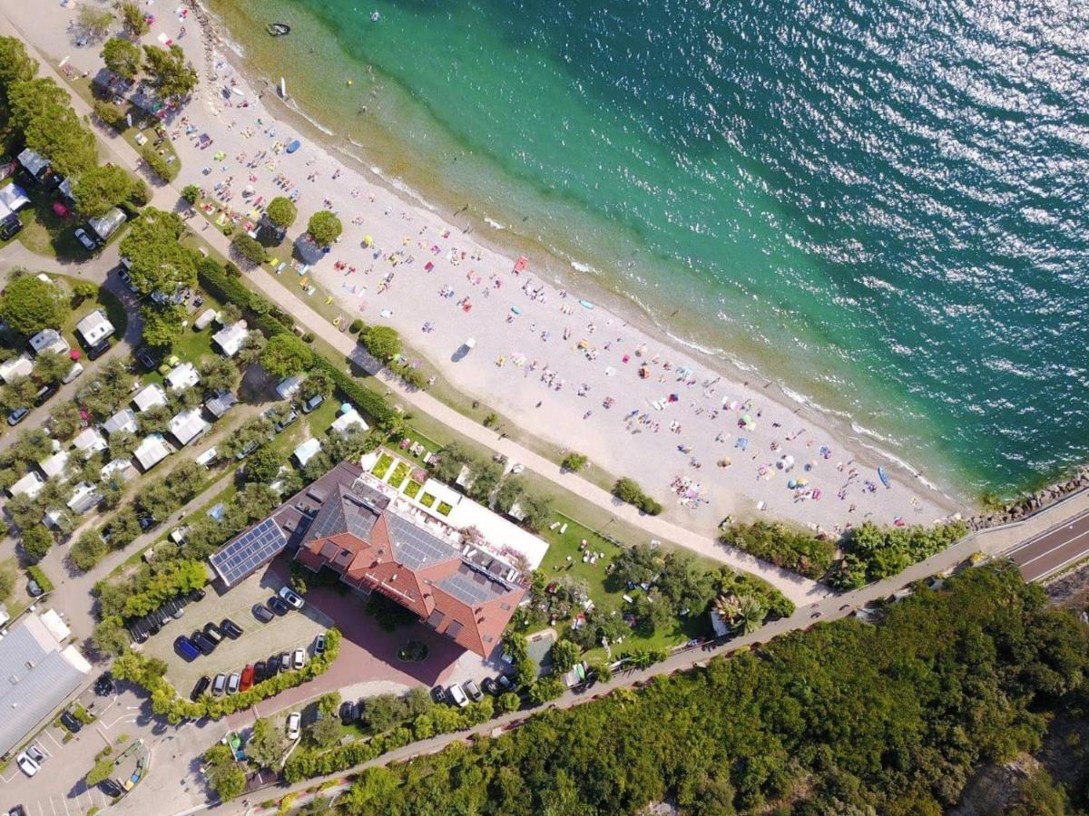 Hotel Baia Azzurra - Lake Front 토르볼레 외부 사진